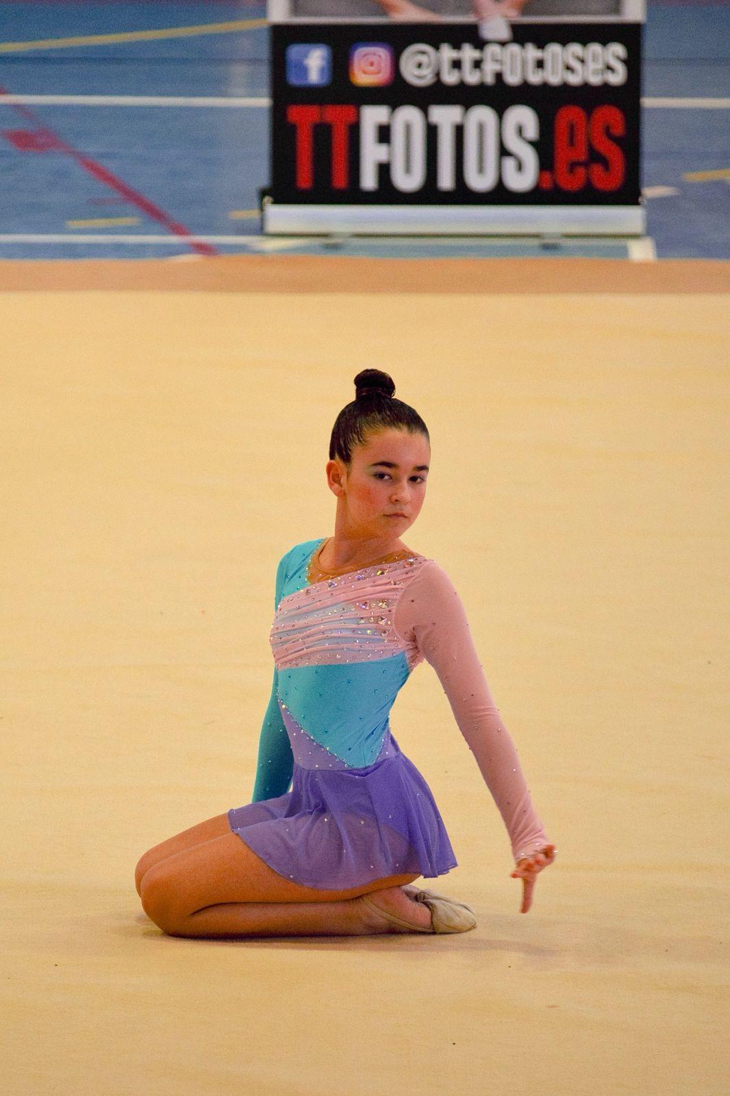 Gimnasta individual de Nexa en posició asseguda